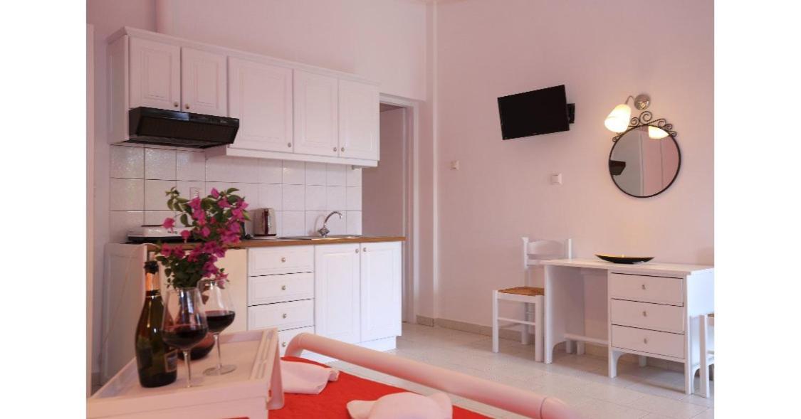 Athina Apartments Stoupa Bagian luar foto