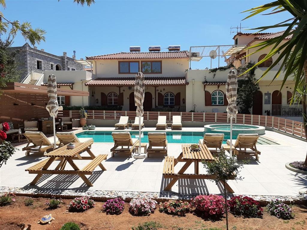 Athina Apartments Stoupa Bagian luar foto