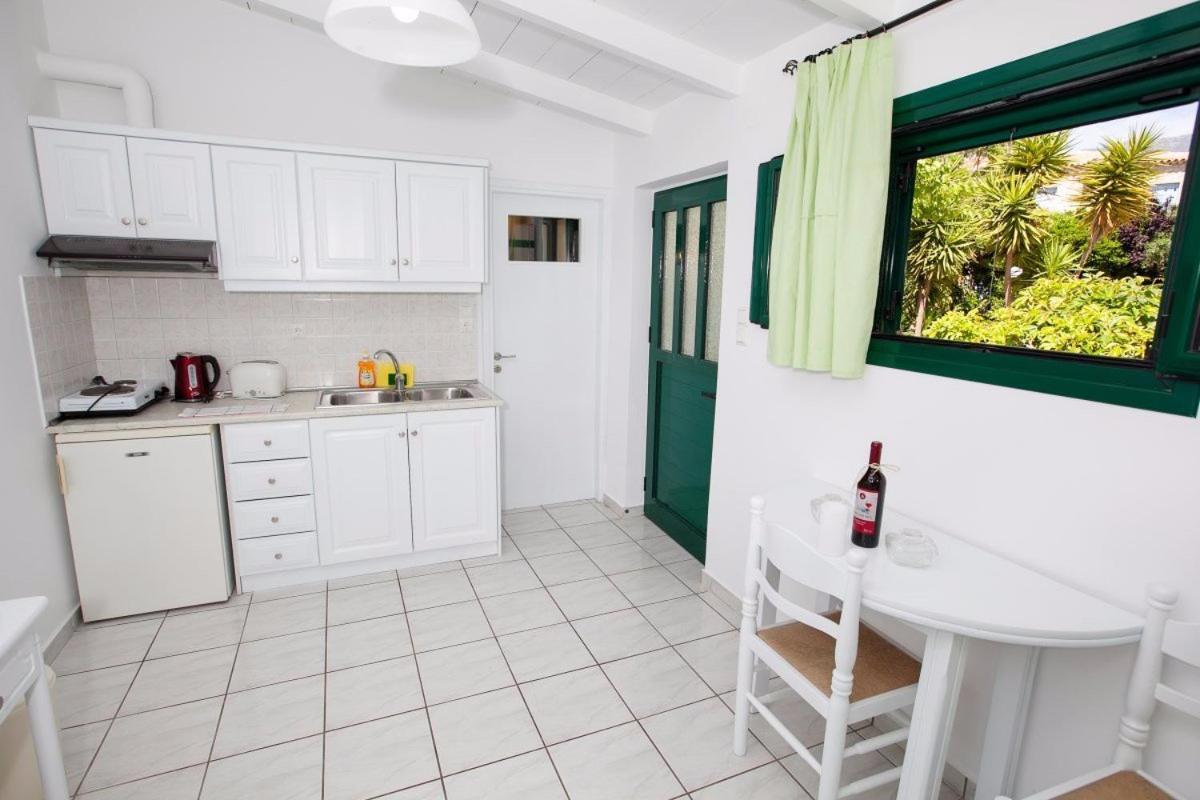 Athina Apartments Stoupa Bagian luar foto